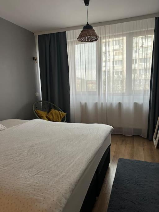 1 Room Apartment- Self Check In 24H Resita Exterior photo